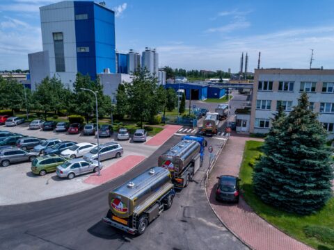 Cysterny wiozące transport mleka, OSM Koło